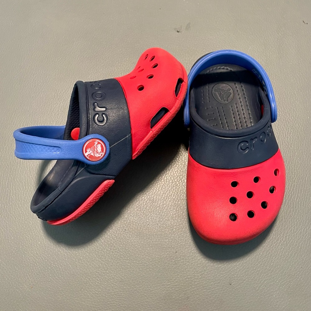 CROCS unisex size 8c kids electro 2 clogs